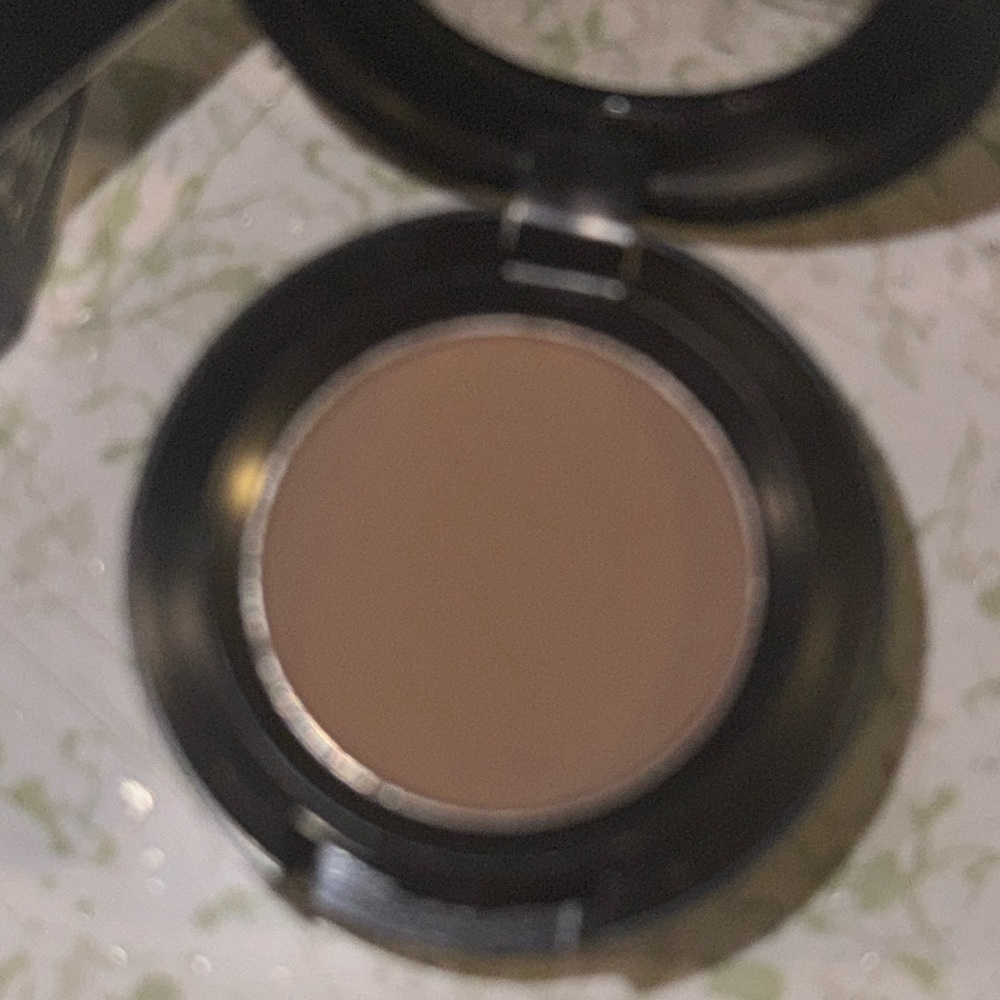 MAC eye shadow - Picture 3 of 4